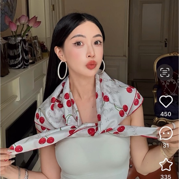 Auth BNIB Louis Vuitton x Takashi Murakami Logo Cherry White Silk Scarf - Picture 3 of 7